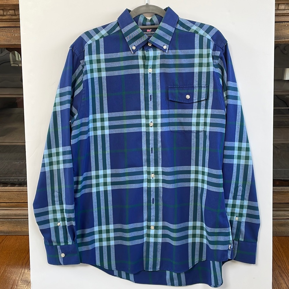 Vineyard Vines men’s plaid button down shirt